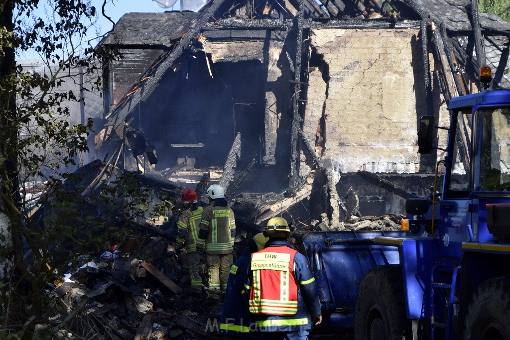 Grossfeuer Einfamilienhaus Siegburg Muehlengrabenstr P1350.JPG - Miklos Laubert